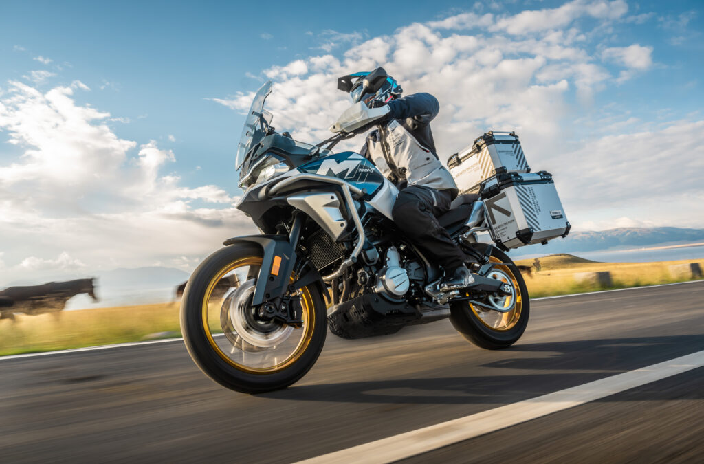 новый CFMOTO 700MT Advanced (ABS) новый CFMOTO 700MT Advanced (ABS)