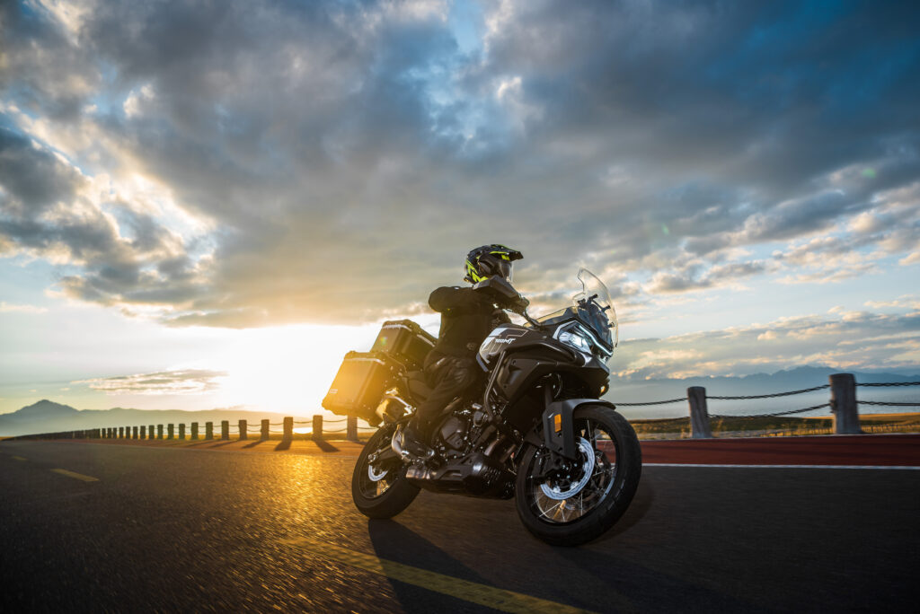 новый CFMOTO 700MT Advanced (ABS) новый CFMOTO 700MT Advanced (ABS)