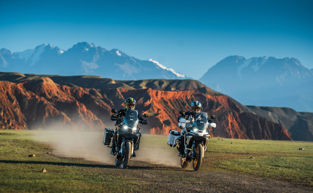 новый CFMOTO 700MT Advanced (ABS) новый CFMOTO 700MT Advanced (ABS)