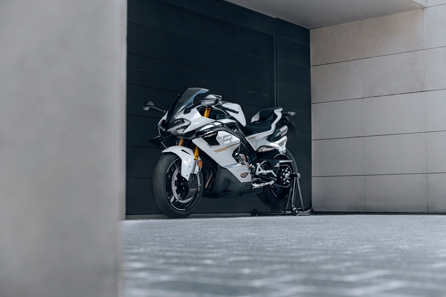 Мотоцикл CFMOTO 750SR-S (ABS)