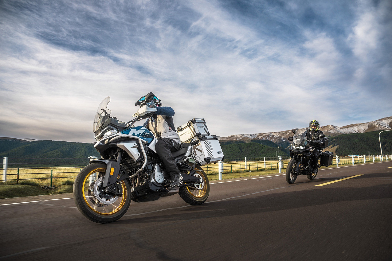 Мотоцикл CFMOTO 700MT Advanced (ABS)